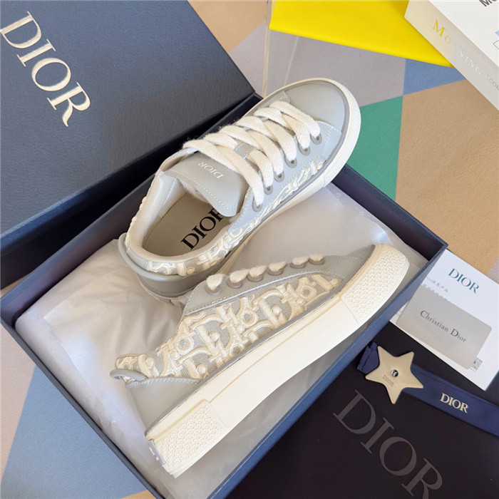 DR B33 SNEAKER