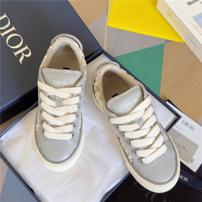DR B33 SNEAKER