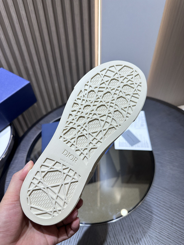 DR B33 SNEAKER