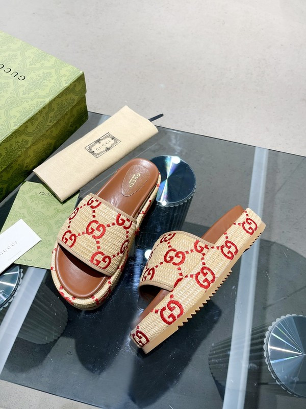 GUC LEATHER SLIDE