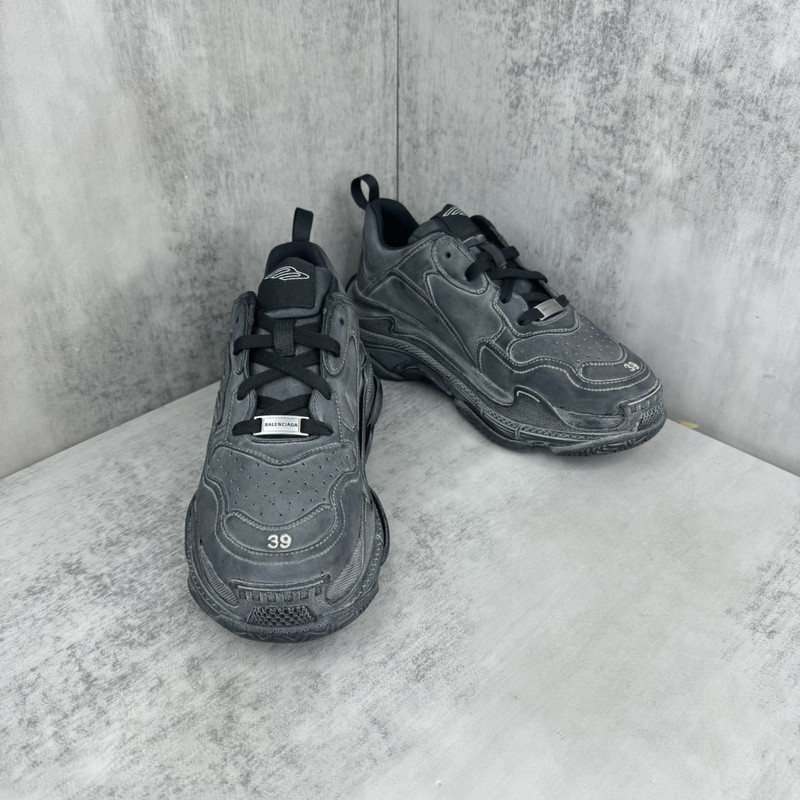 BALENCIAGA TRIPLE S