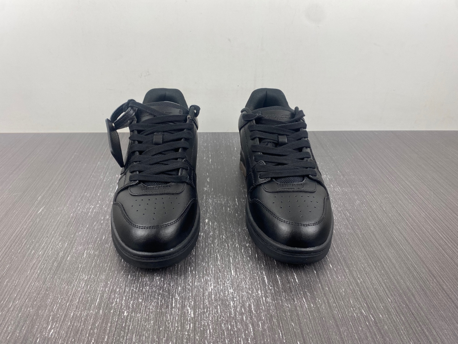 Off-White c/o Virgil Abloh