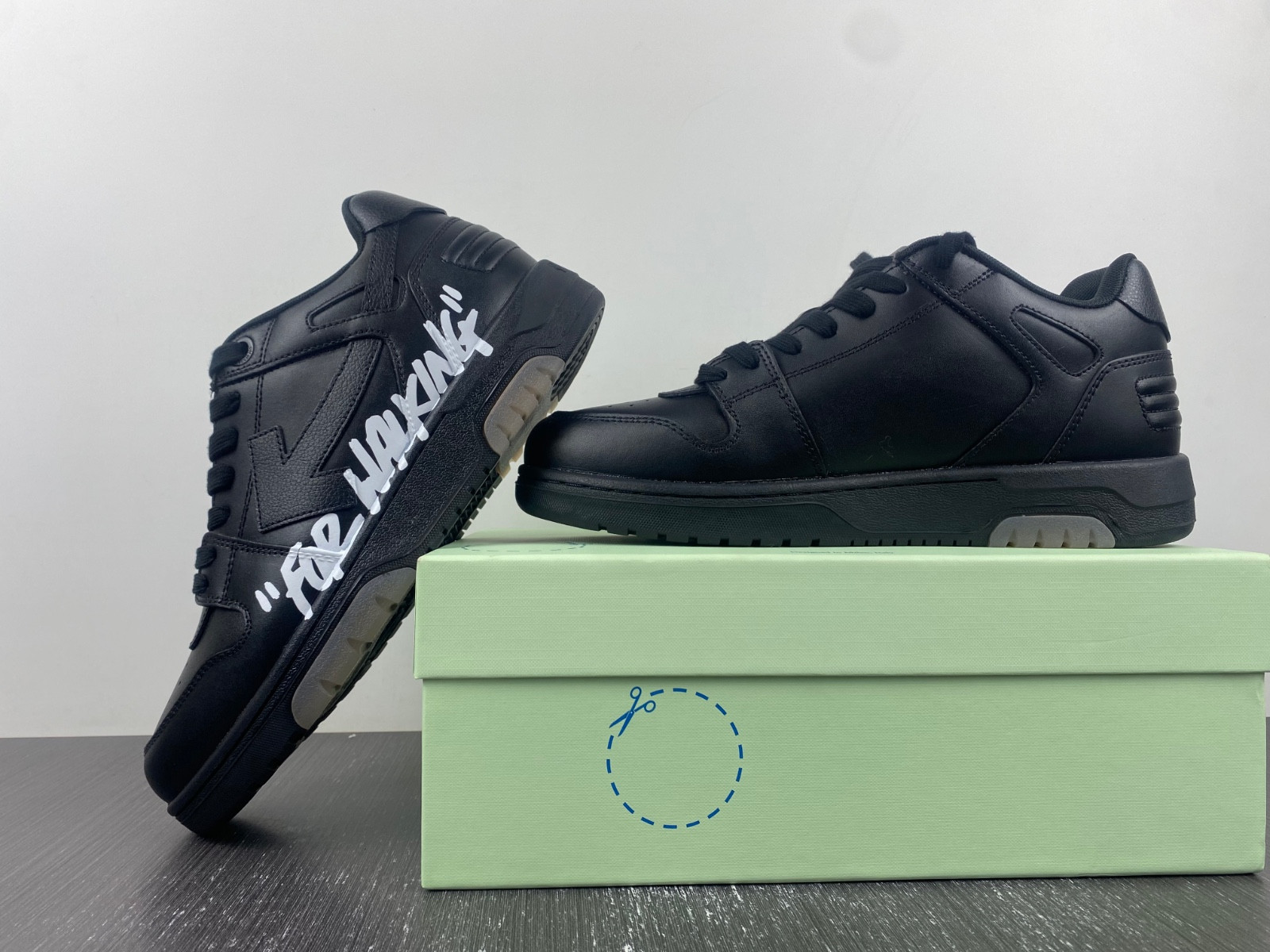 Off-White c/o Virgil Abloh