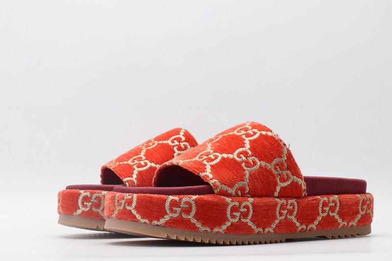 GUC LEATHER SLIDE