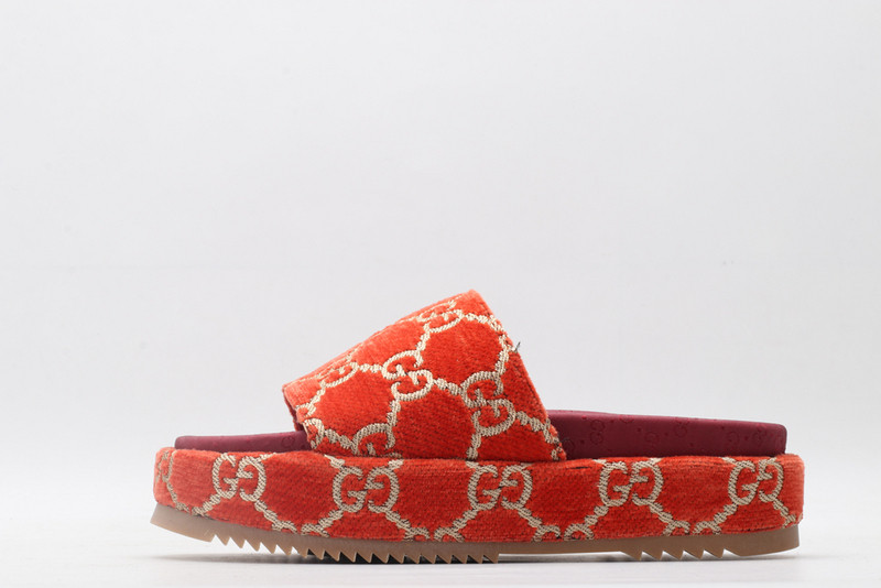 GUC LEATHER SLIDE