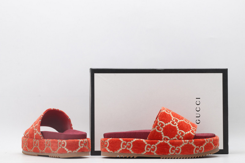 GUC LEATHER SLIDE