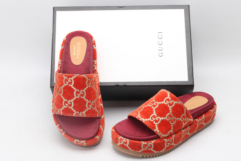 GUC LEATHER SLIDE
