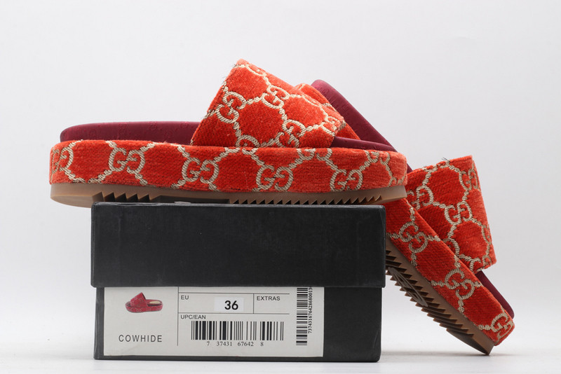 GUC LEATHER SLIDE