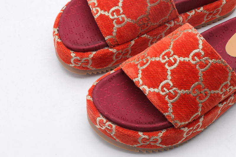 GUC LEATHER SLIDE