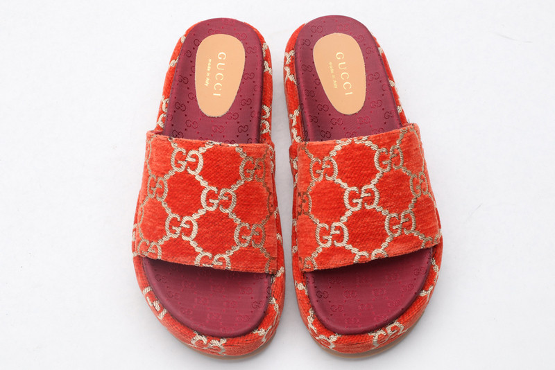 GUC LEATHER SLIDE