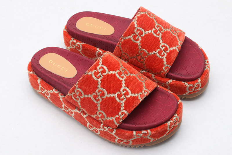 GUC LEATHER SLIDE