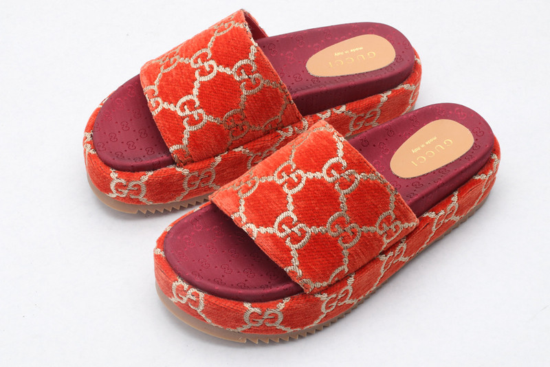 GUC LEATHER SLIDE