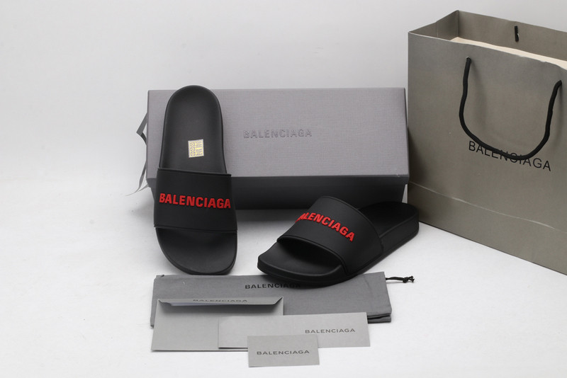 Ba*len*cia*ga black slides