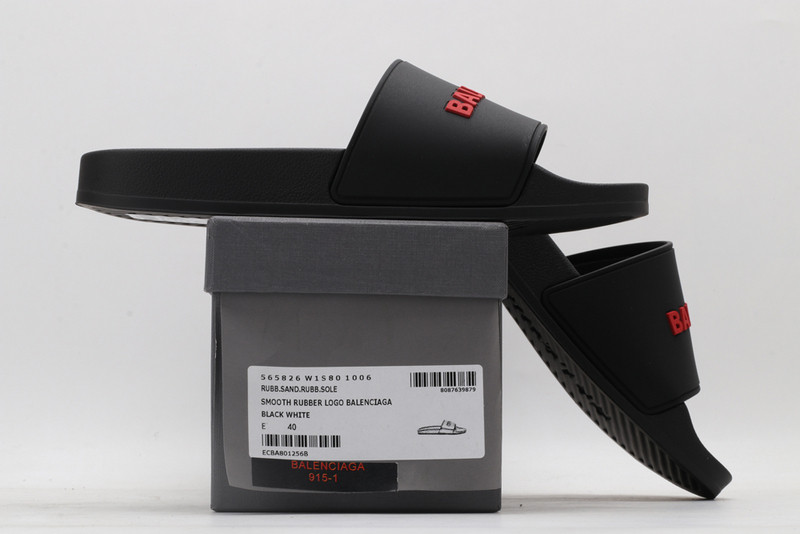 Ba*len*cia*ga black slides