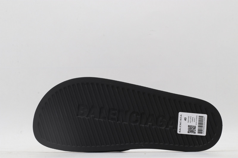 Ba*len*cia*ga black slides