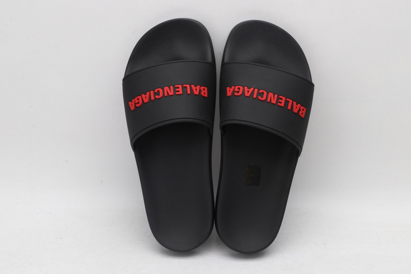 Ba*len*cia*ga black slides