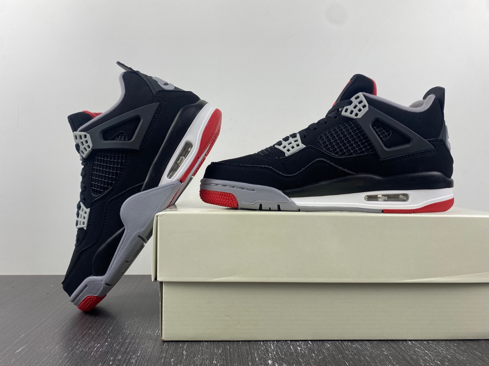 NIKE SB X R JORDAN 4 DR5415-060(This is not a classic model, the classic model is at the back!)
