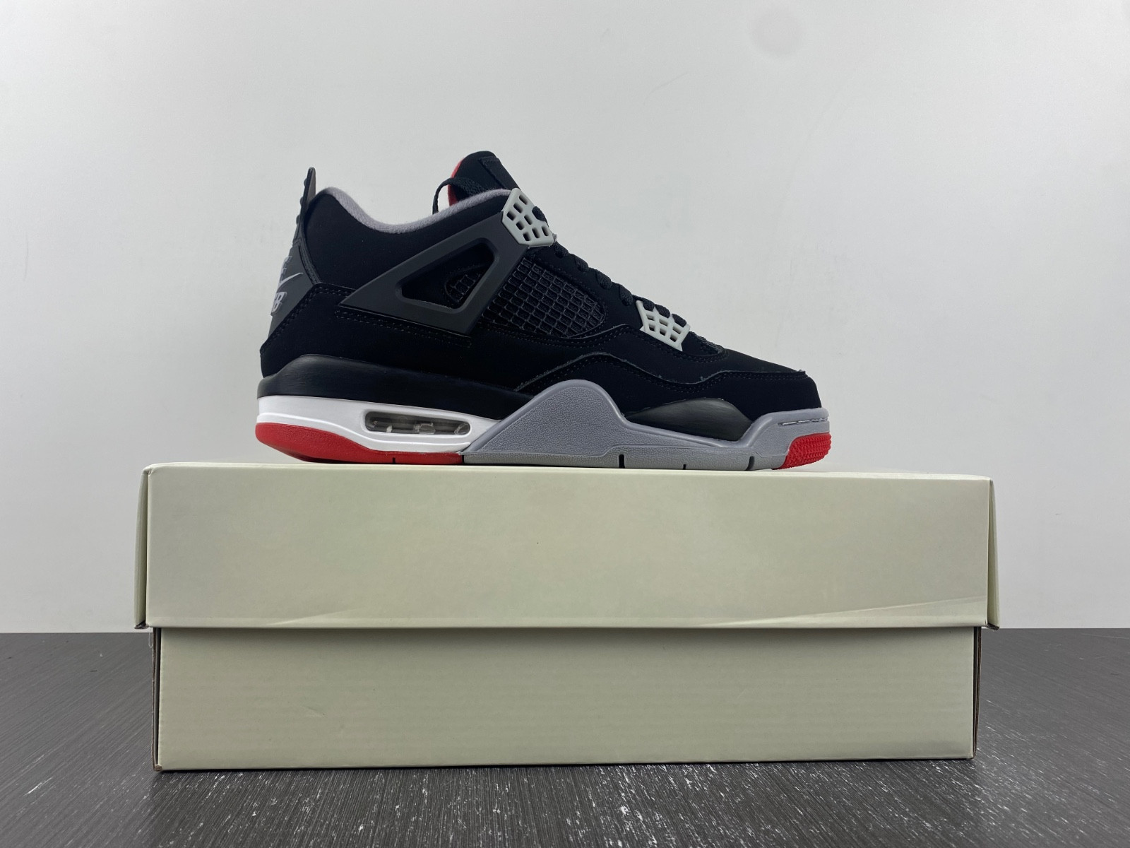 NIKE SB X R JORDAN 4 DR5415-060(This is not a classic model, the classic model is at the back!)