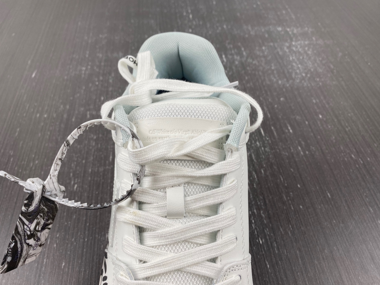 Off-White c/o Virgil Abloh