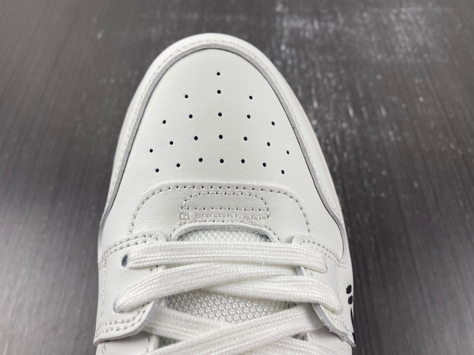 Off-White c/o Virgil Abloh