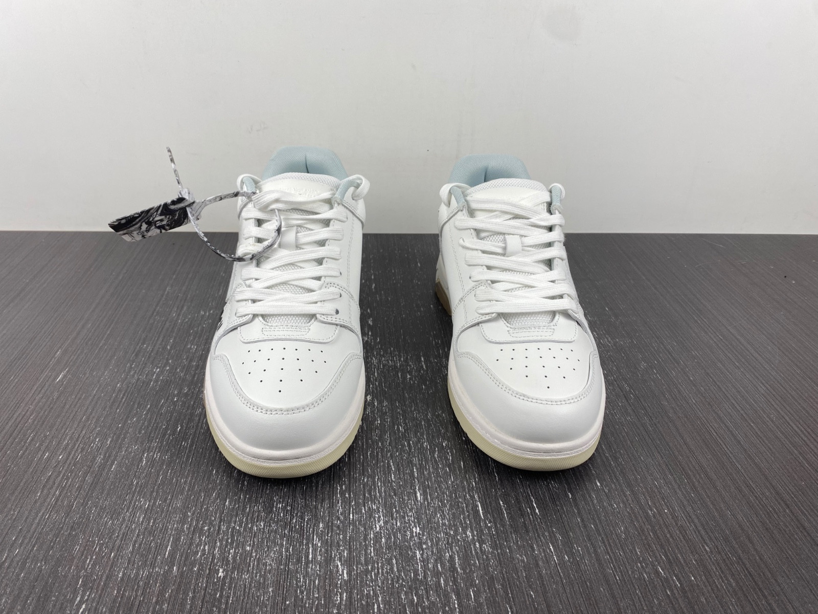 Off-White c/o Virgil Abloh