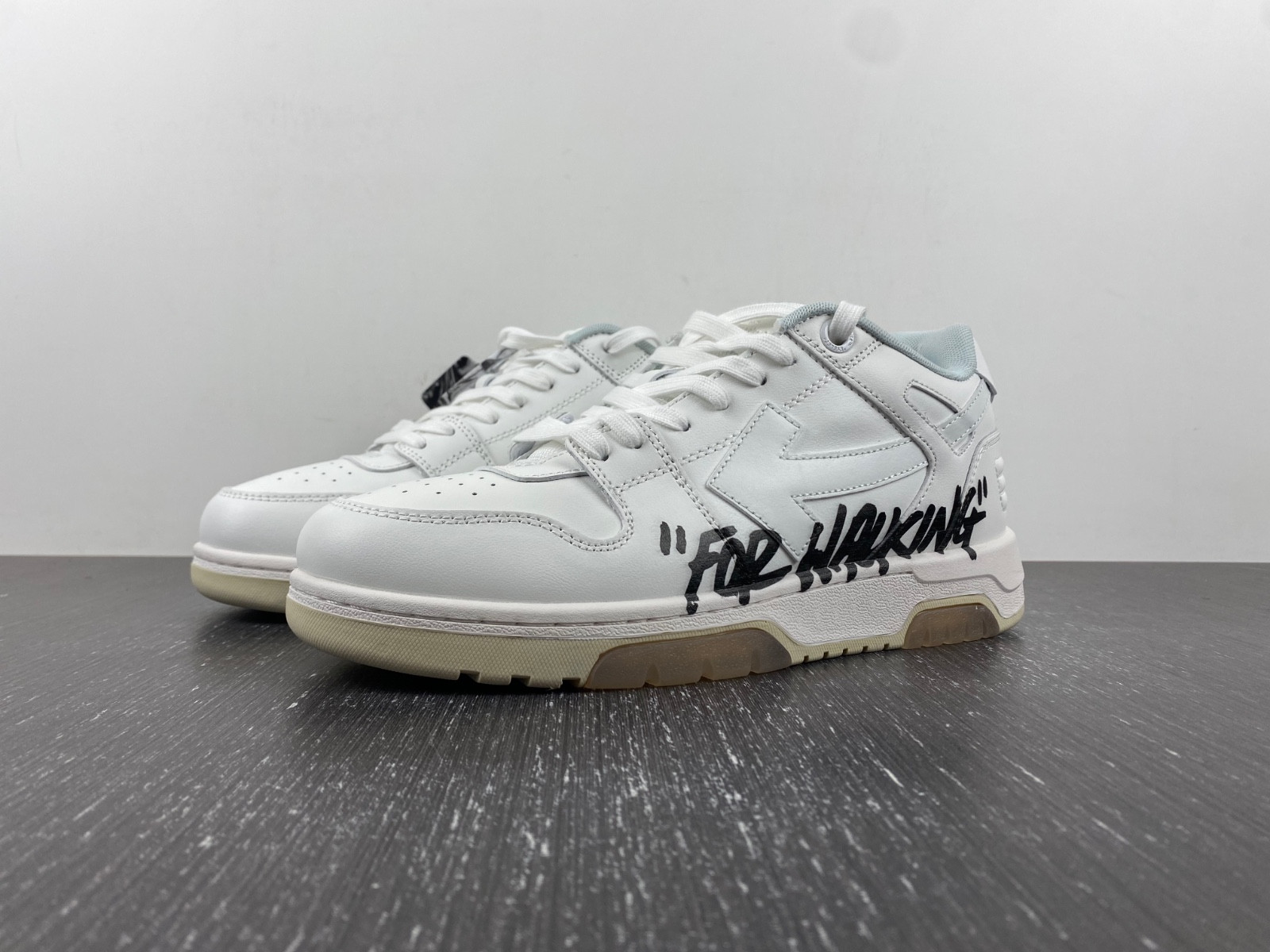 Off-White c/o Virgil Abloh
