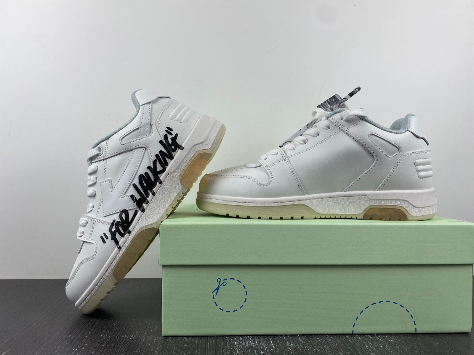 Off-White c/o Virgil Abloh