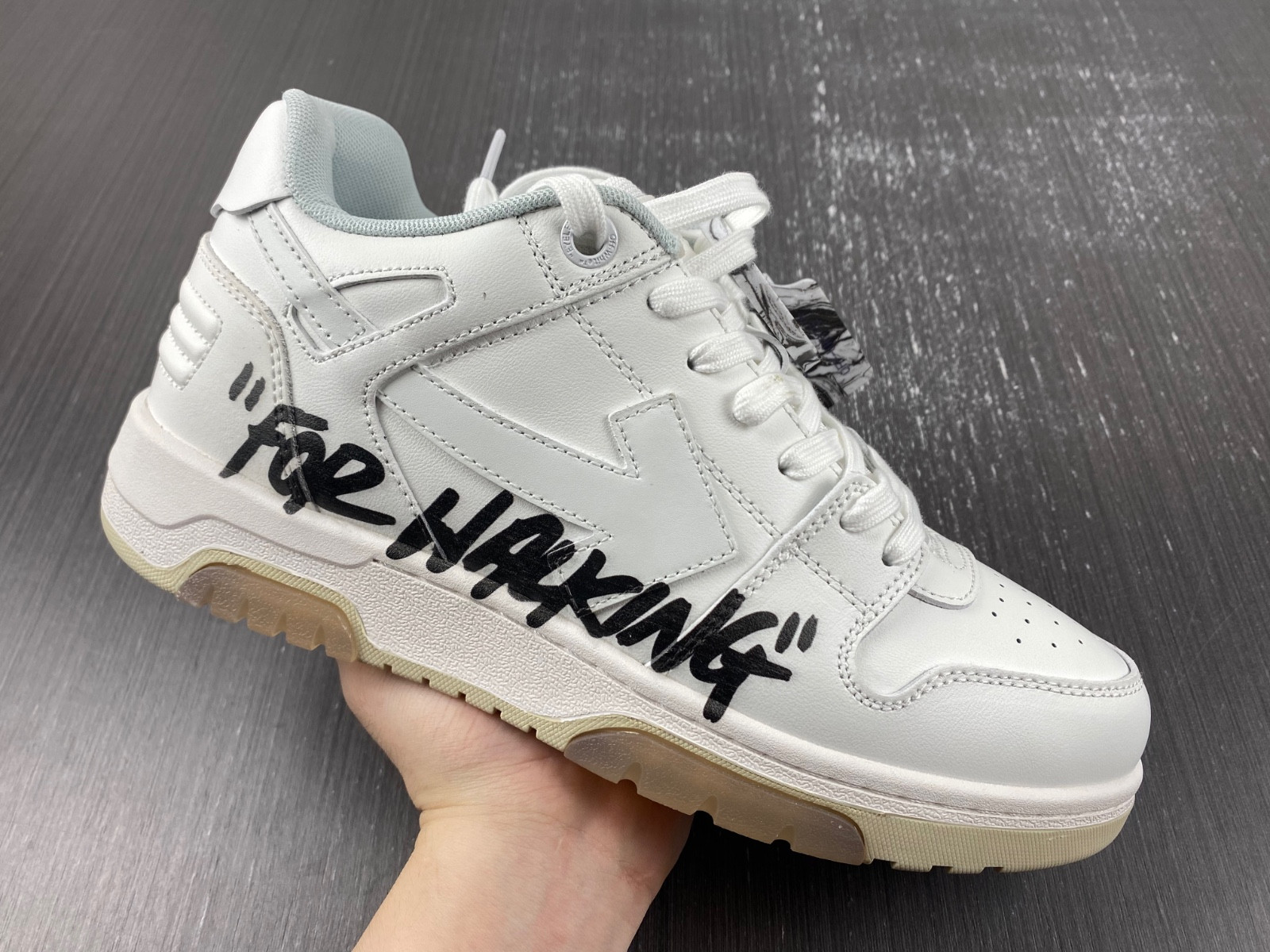 Off-White c/o Virgil Abloh