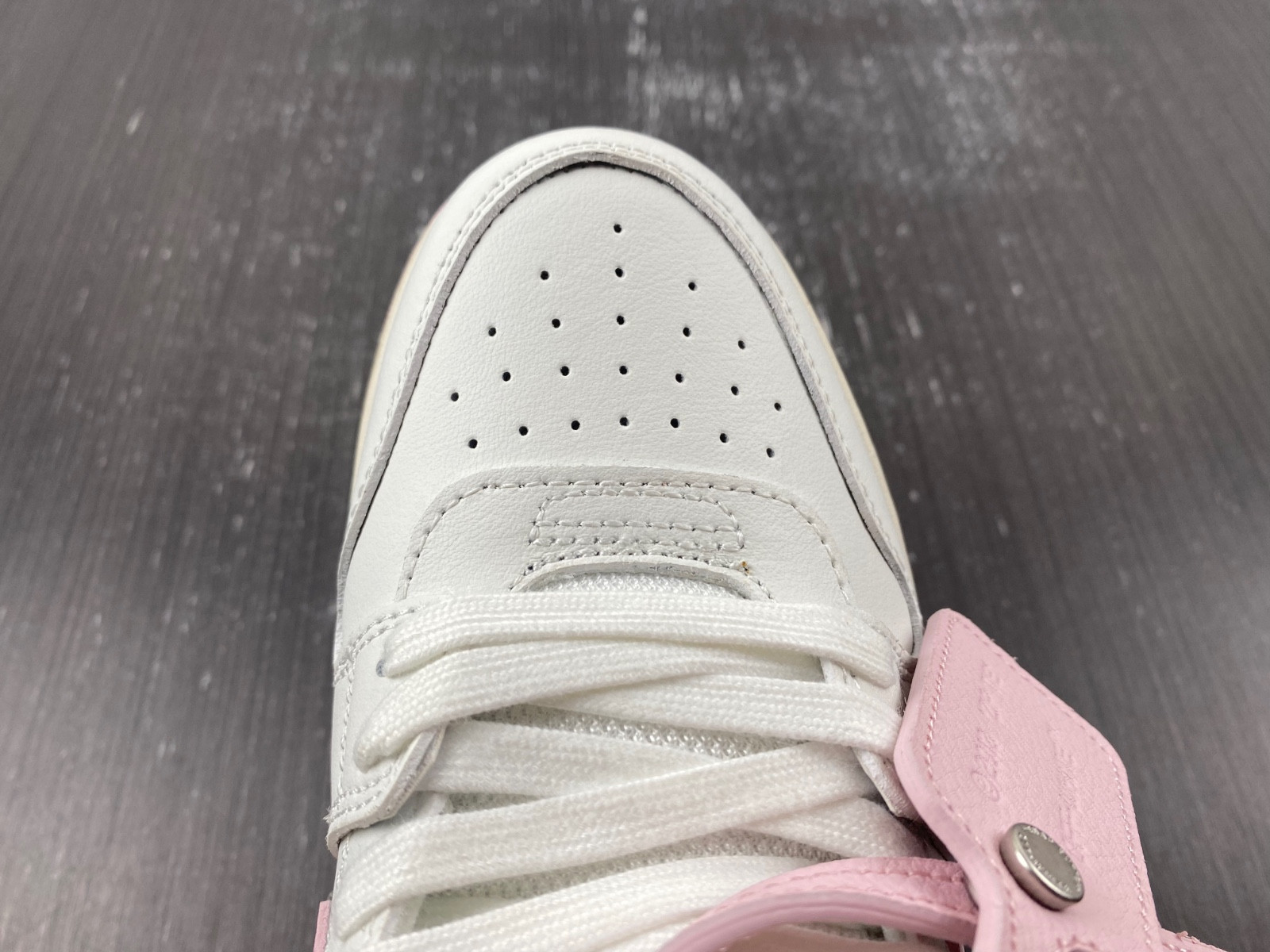 Off-White c/o Virgil Abloh