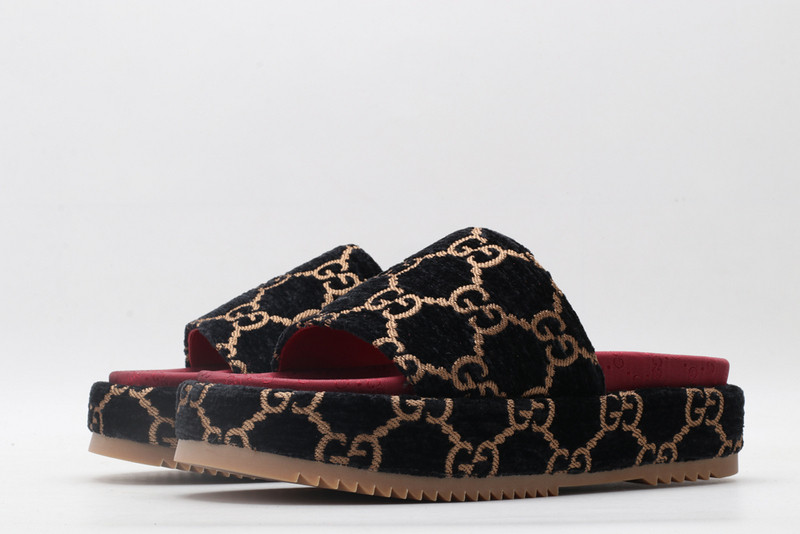 GUC LEATHER SLIDE