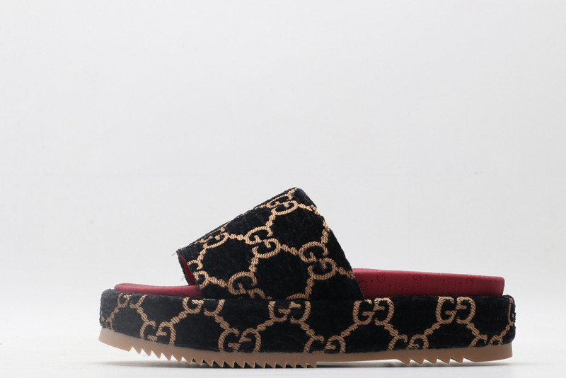 GUC LEATHER SLIDE