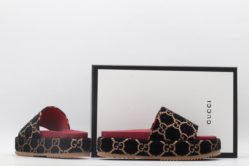 GUC LEATHER SLIDE