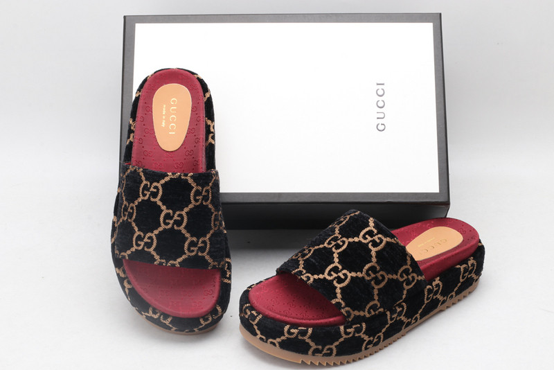 GUC LEATHER SLIDE