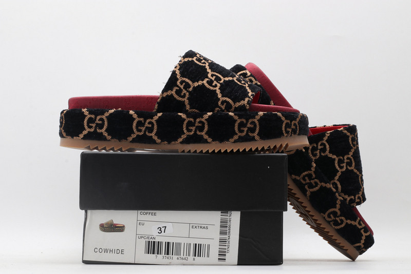 GUC LEATHER SLIDE