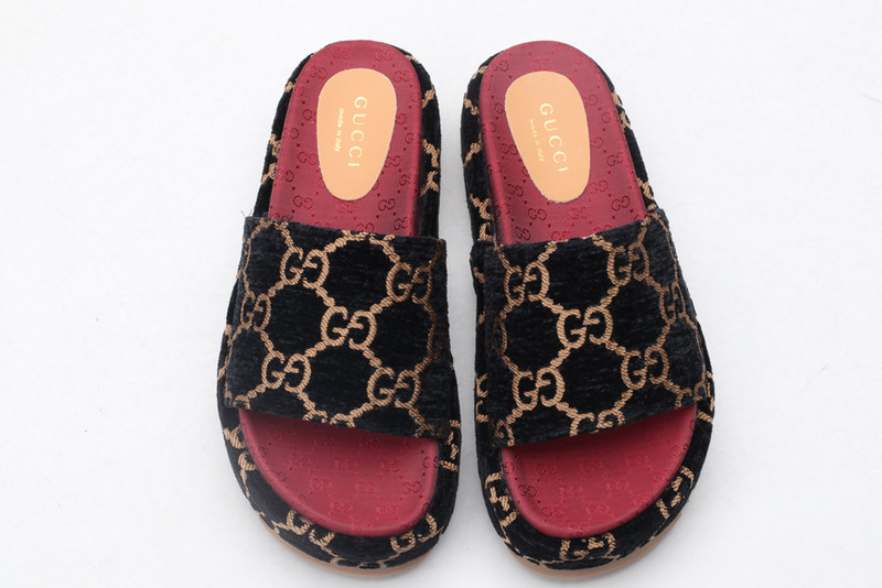 GUC LEATHER SLIDE