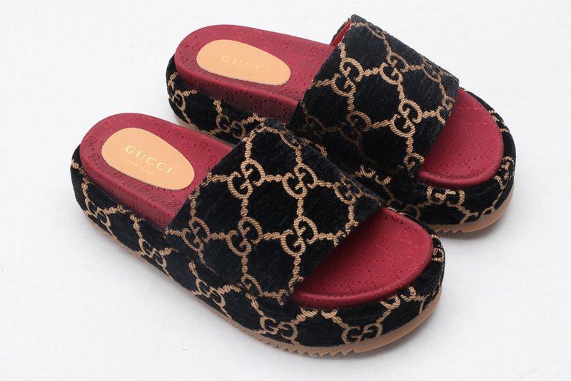 GUC LEATHER SLIDE