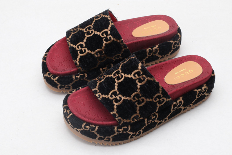 GUC LEATHER SLIDE