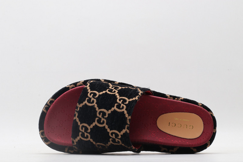 GUC LEATHER SLIDE