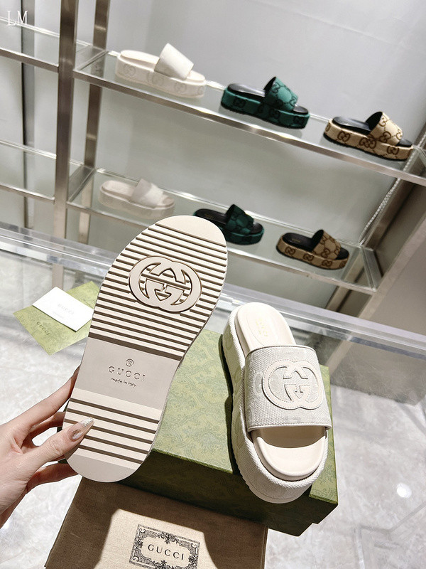 GUC LEATHER SLIDE