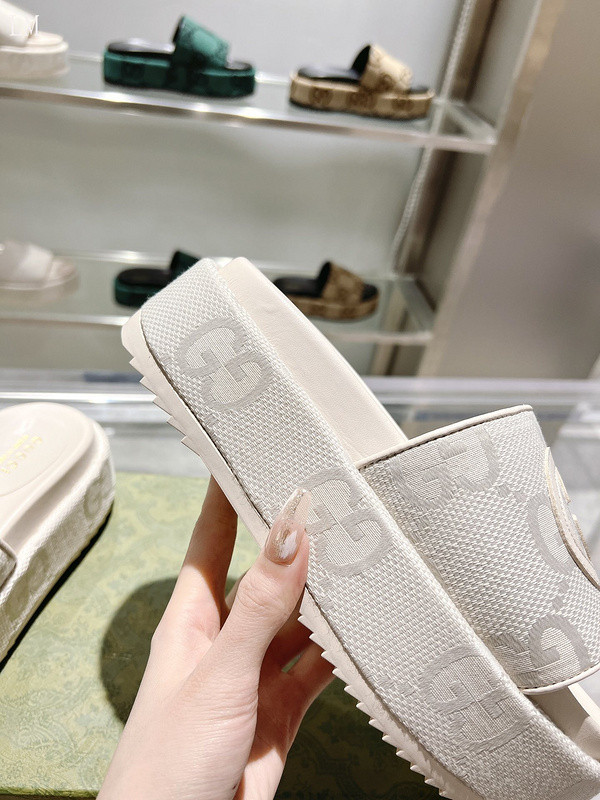 GUC LEATHER SLIDE