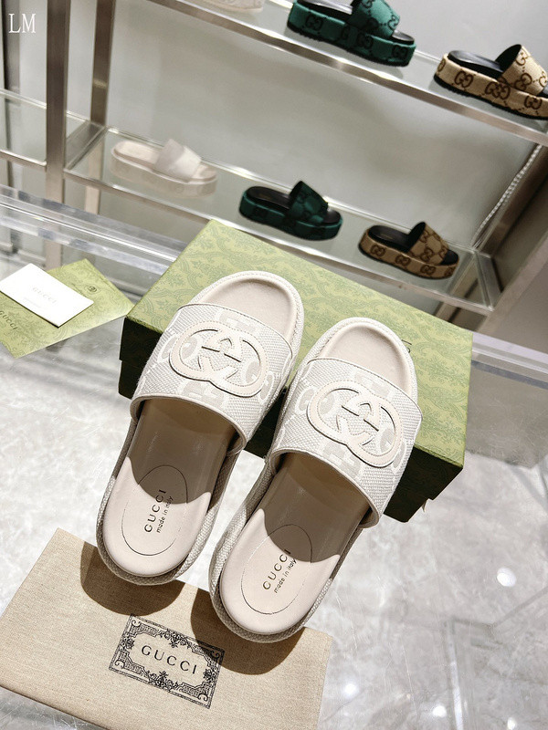 GUC LEATHER SLIDE