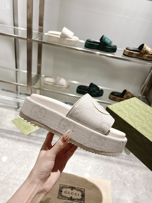 GUC LEATHER SLIDE