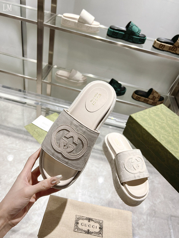GUC LEATHER SLIDE