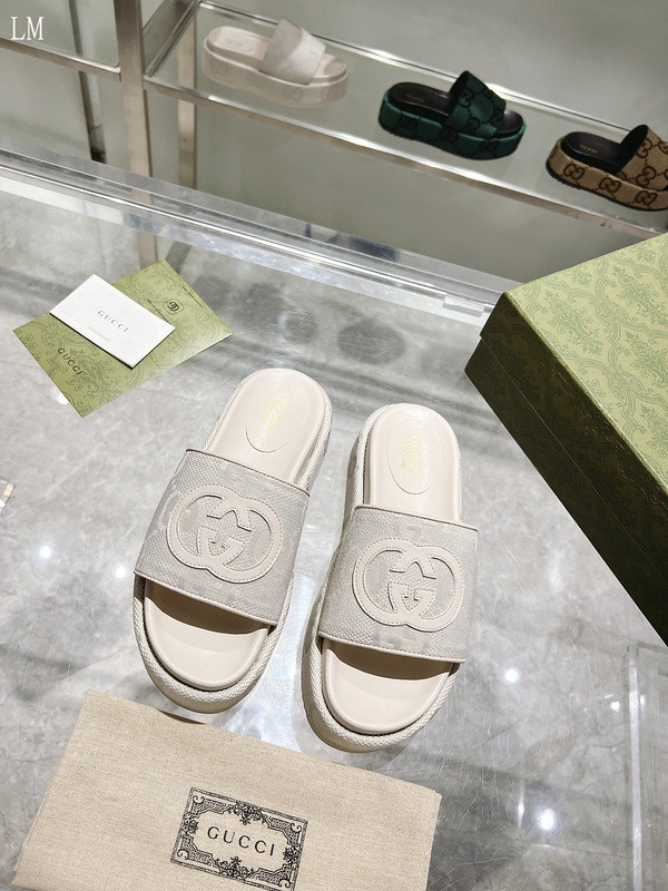GUC LEATHER SLIDE