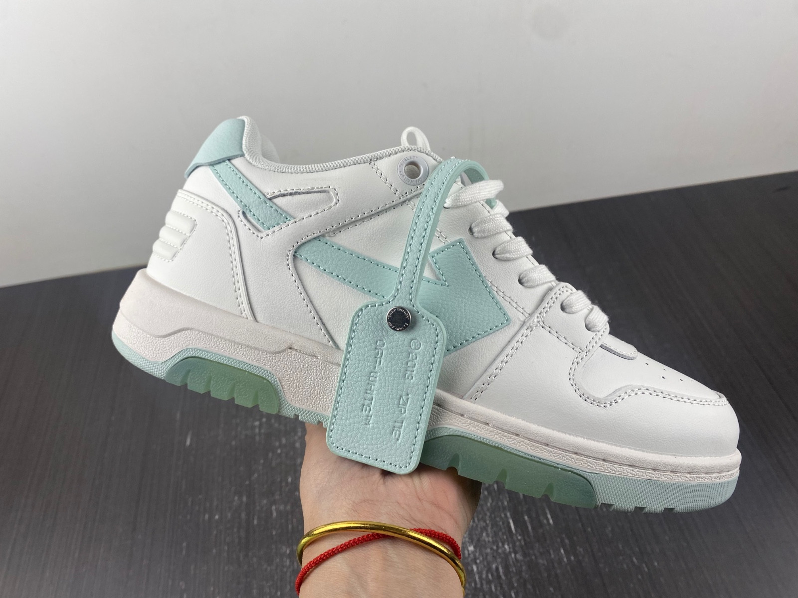 Off-White c/o Virgil Abloh