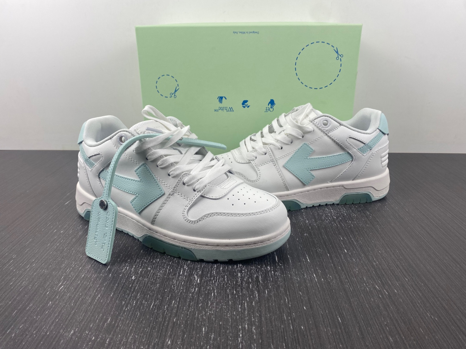 Off-White c/o Virgil Abloh