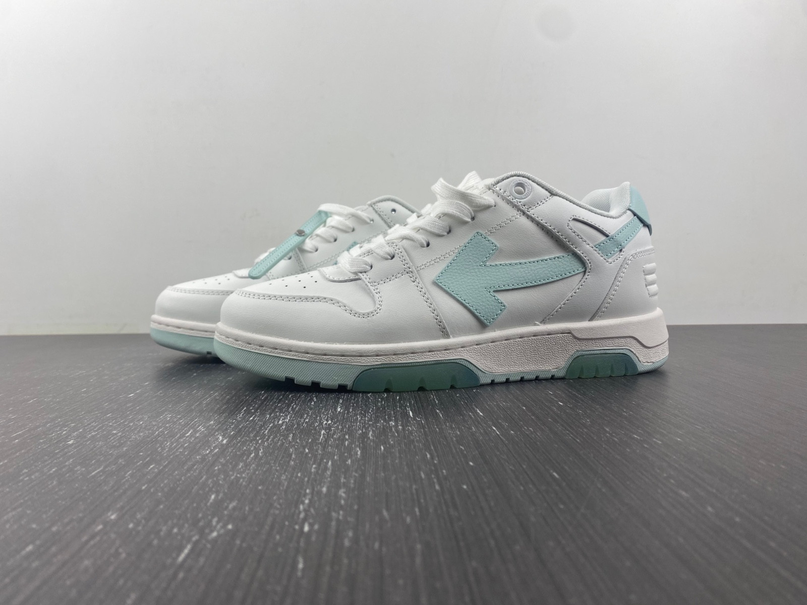 Off-White c/o Virgil Abloh