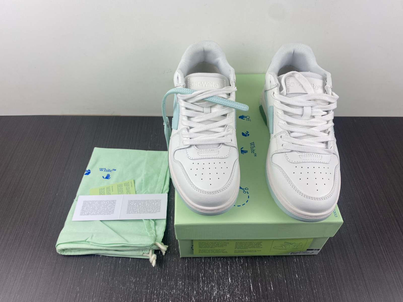 Off-White c/o Virgil Abloh
