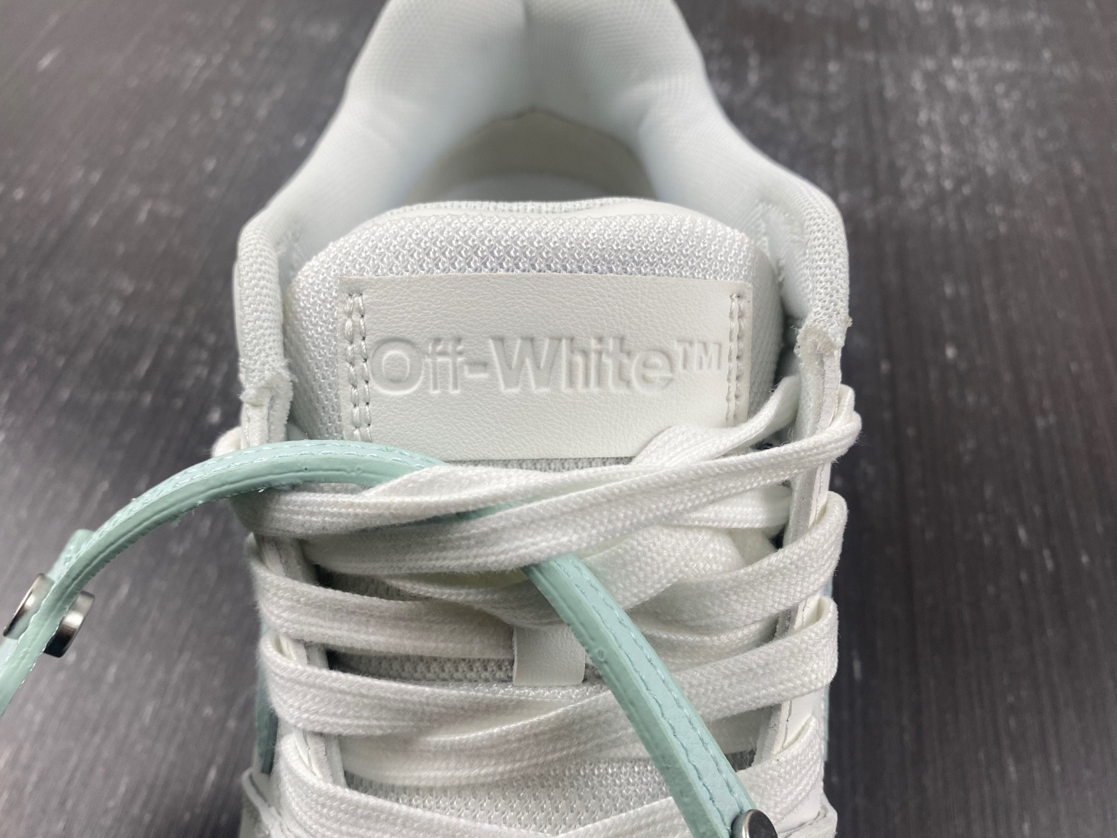 Off-White c/o Virgil Abloh