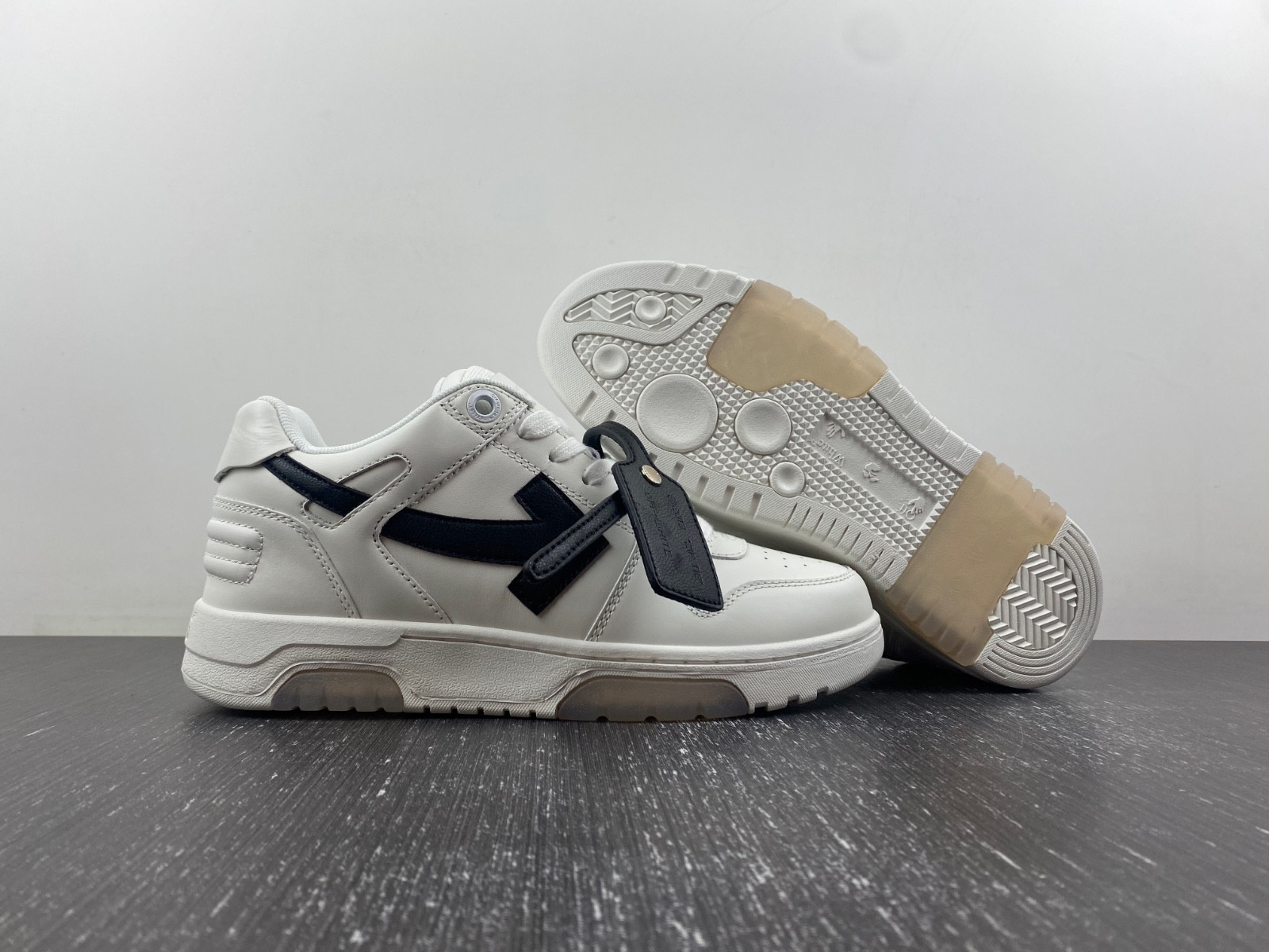 Off-White c/o Virgil Abloh